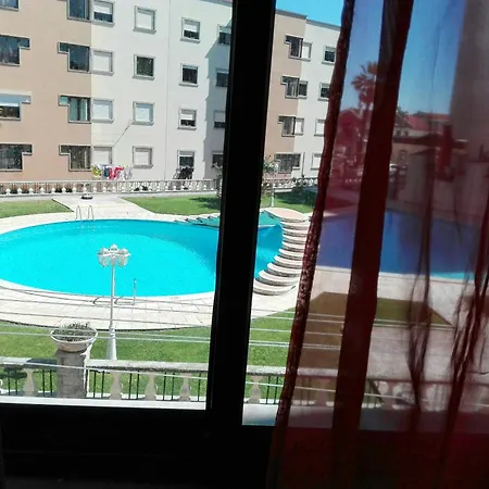 Bright Charneca, Pool דירה